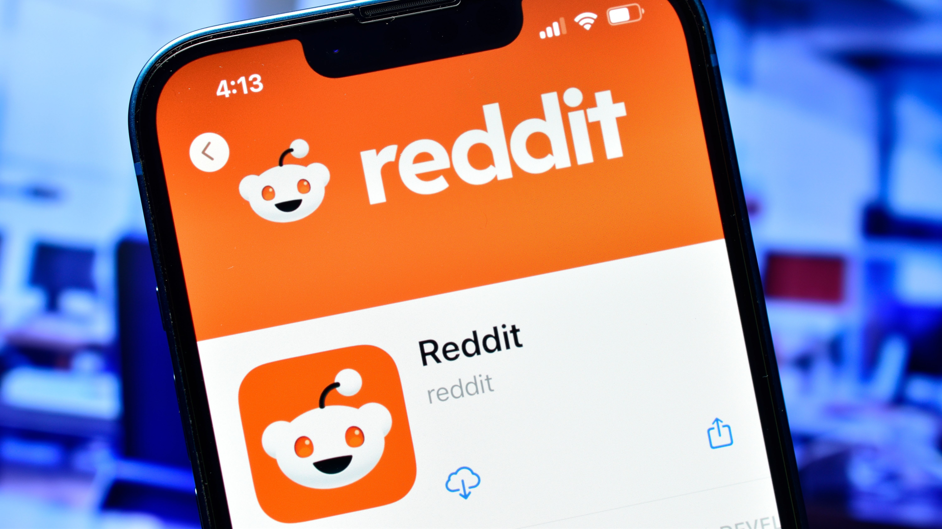 Reddit tests AI shopping carousels in search results