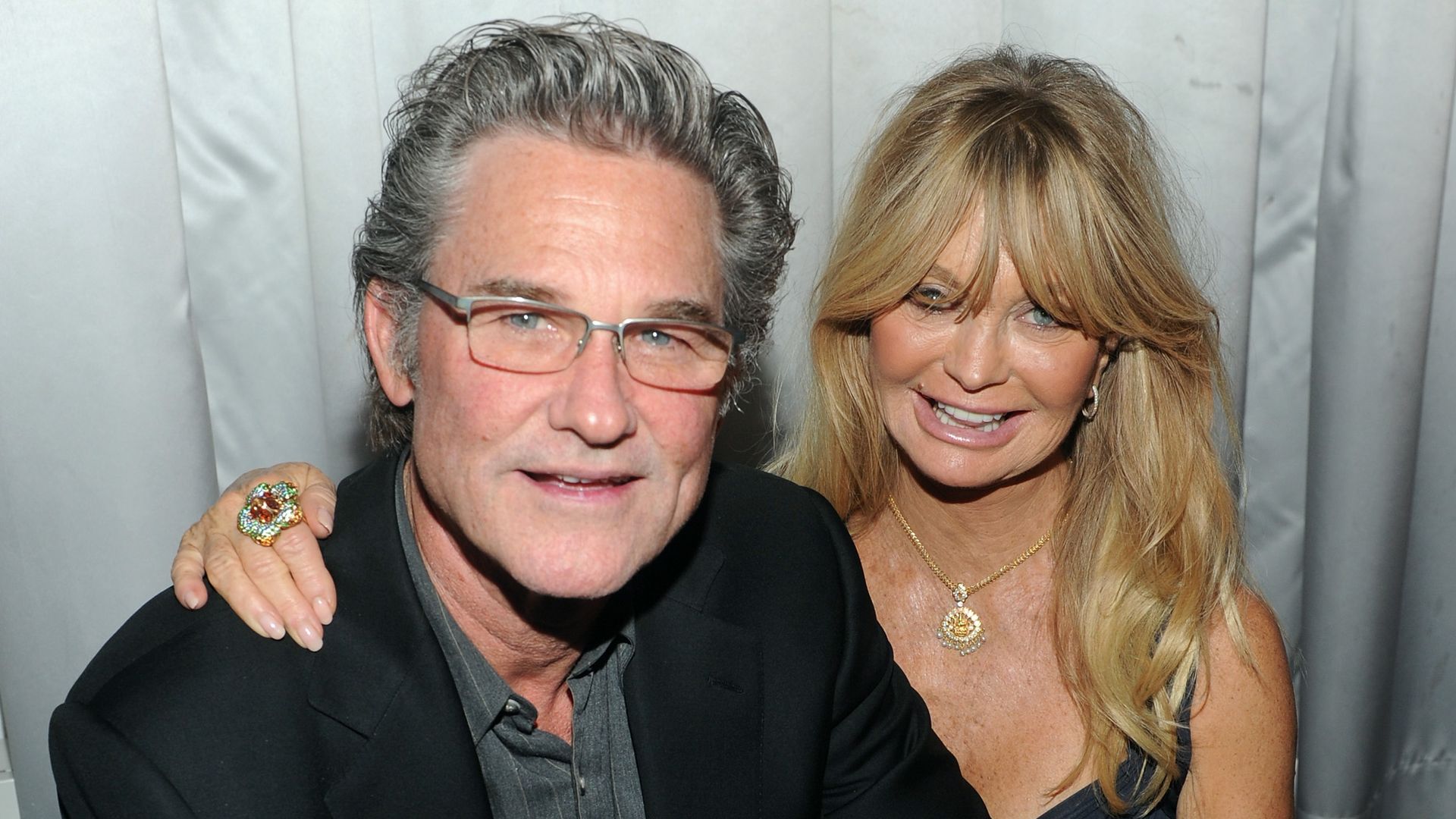 How Goldie Hawn and Kurt Russell kept their grounded family close while  navigating unique circumstances
