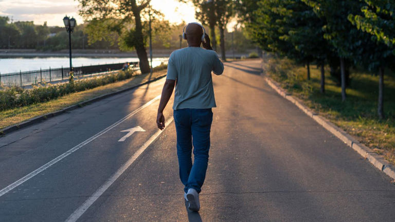 Walking 10,000 steps a day is a myth (Image Source: Freepik)
