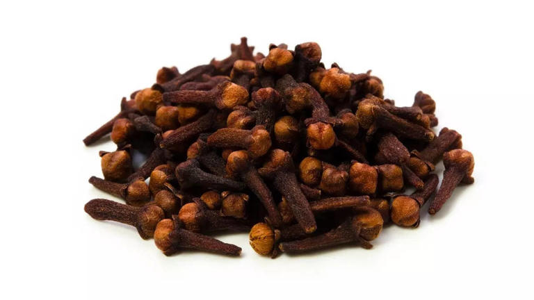 14 Everyday herbs and spices that may help prevent cancer, diabetes, and heart disease