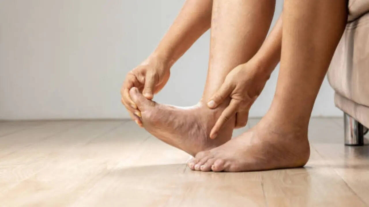 The Most Common Heart Failure Symptoms That Can Appear in Your Ankles