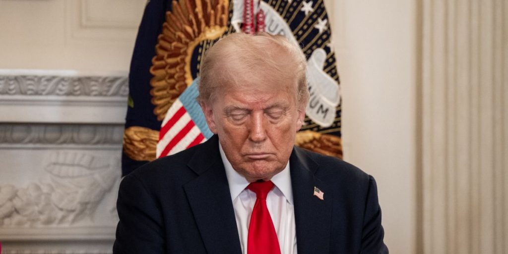 Domstolssmäll mot Trump – risk för miljardåterbetalningar