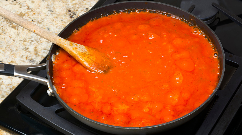 Scrape The Sides Of Your Pot Repeatedly For The Best-Tasting Pasta Sauce
