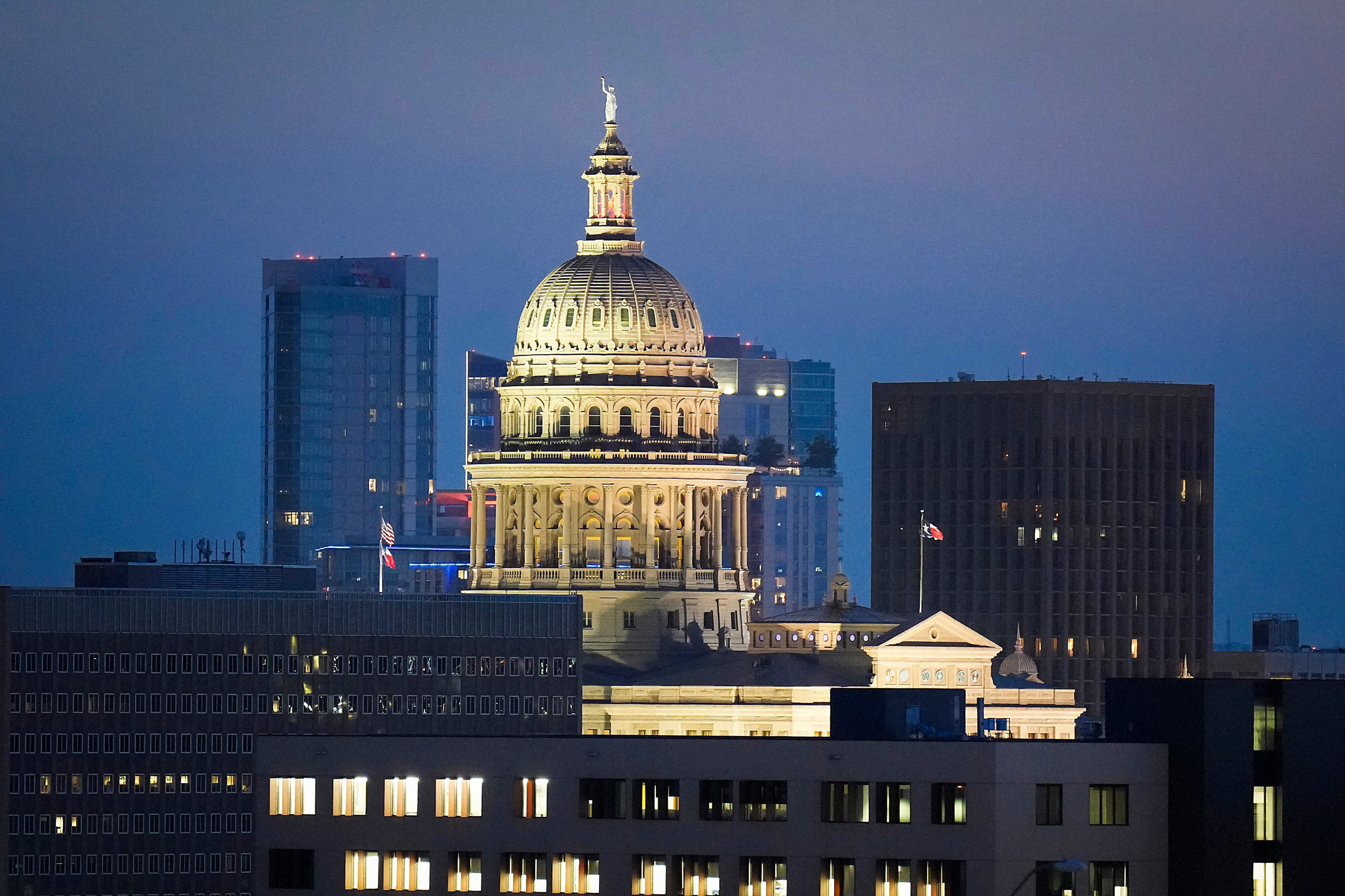 Texas lawmakers take aim at contract lobbyists hired by local governments Texas lawmakers take aim at contract lobbyists hired by local governments