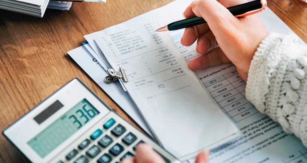 Fitch rebaja la calificación crediticia de Colombia a BB por deterioro ...