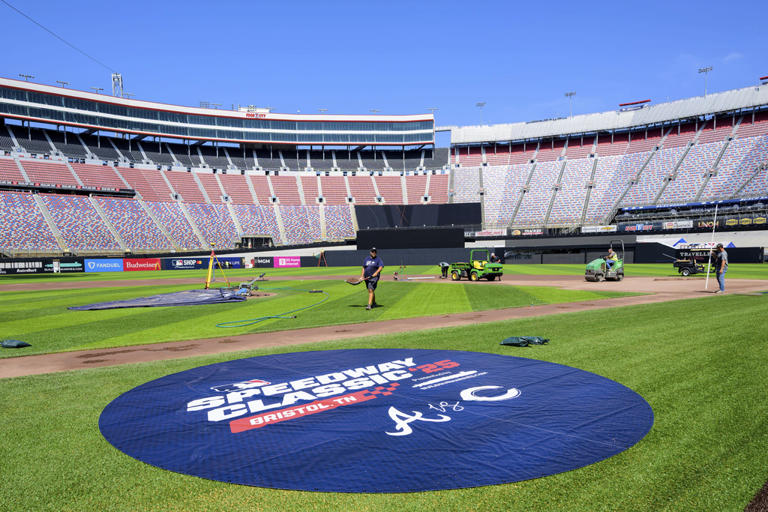 record-crowd-expected-at-bristol-for-the-mlb-speedway-classic-between