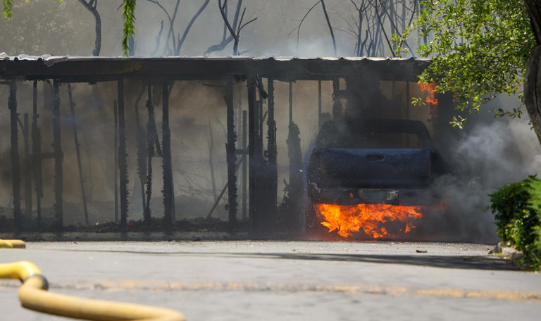 Large fire burns at least 24 apartments, displaces 40 in Holladay area ...