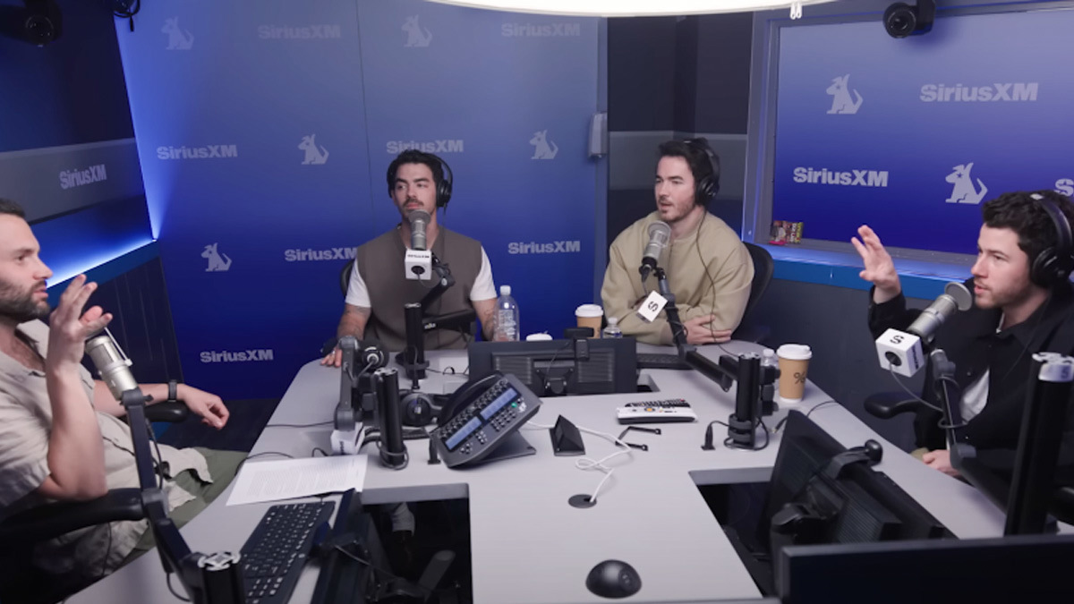 Nick Jonas Reveals How Brother Joe Spotted His Type 1 Diabetes Warning Nick Jonas Reveals How Brother Joe Spotted His Type 1 Diabetes Warning