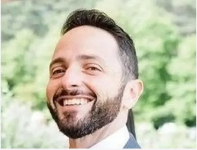 Así luce ahora el niño que comió el pastel de chocolate en Matilda: Es médico y tiene 40 años