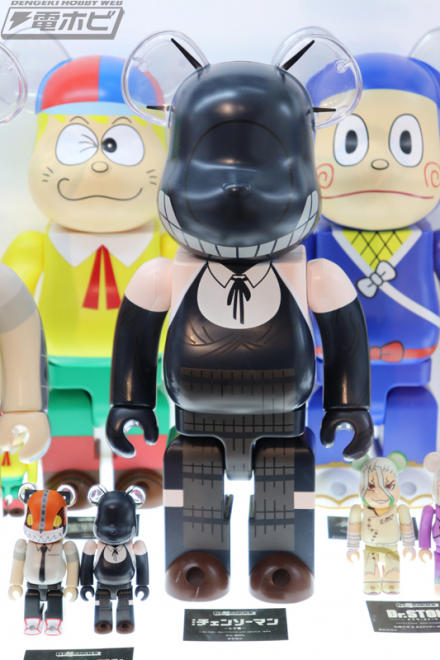 仮面ライダークウガ』アメイジングマイティがBE@RBRICKに変身