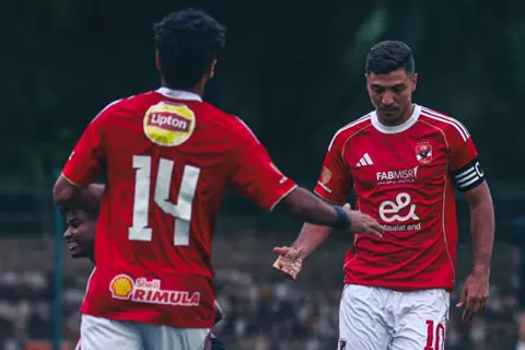 بديل محمد شريف.. كيف يتعامل توروب مع الصدمة الأولى في الأهلي؟