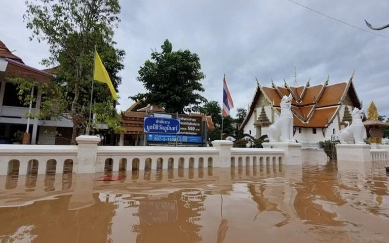 จิตรกรรม 'ปู่ม่าน ย่าม่าน' วัดภูมินทร์ รอดน้ำท่วมน่าน มท.ดึงกรมศิลป์ สำรวจ