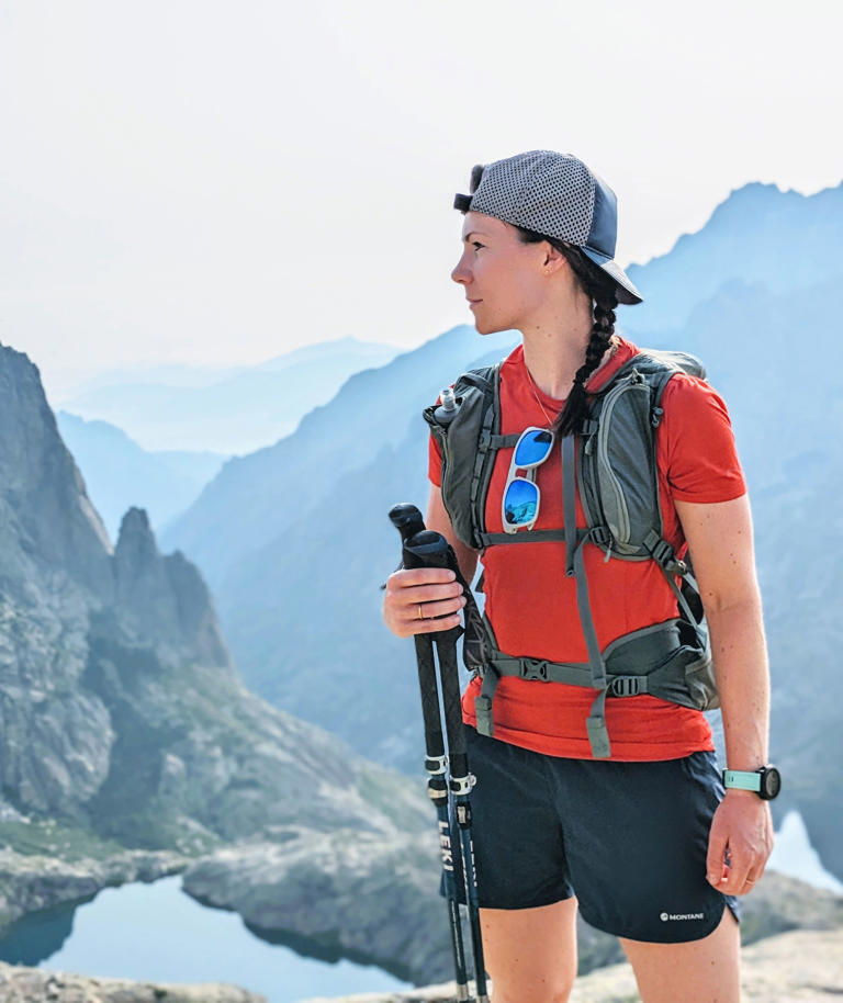 Is it possible to safely hike solo in the mountains?
