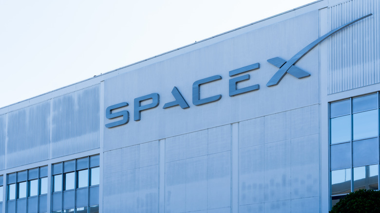 Facade of SpaceX Headquarters in Hawthorne, California