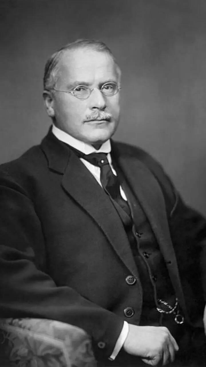 Happy Birthday Carl Jung: 8 profound quotes from his books