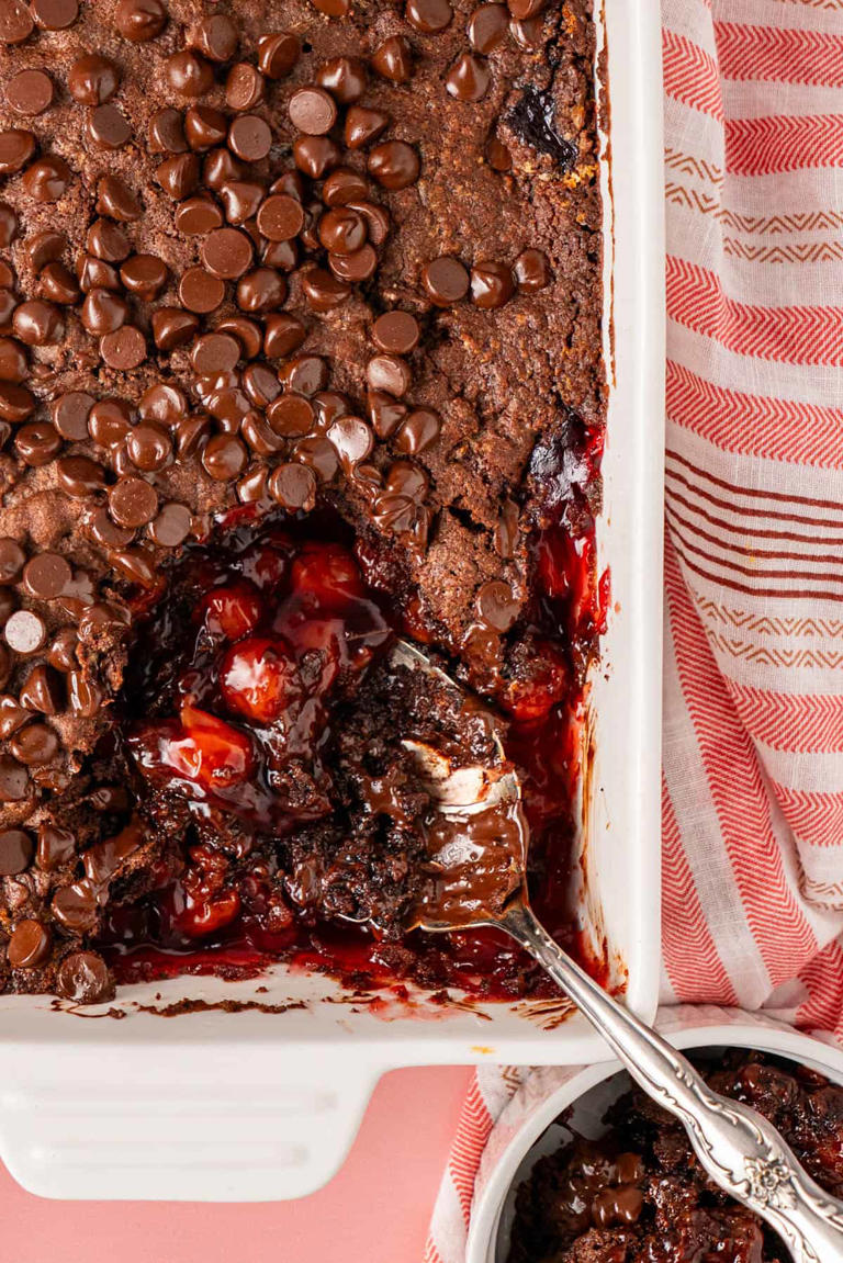 Cherry Chocolate Dump Cake Recipe: Irresistibly Easy Delight