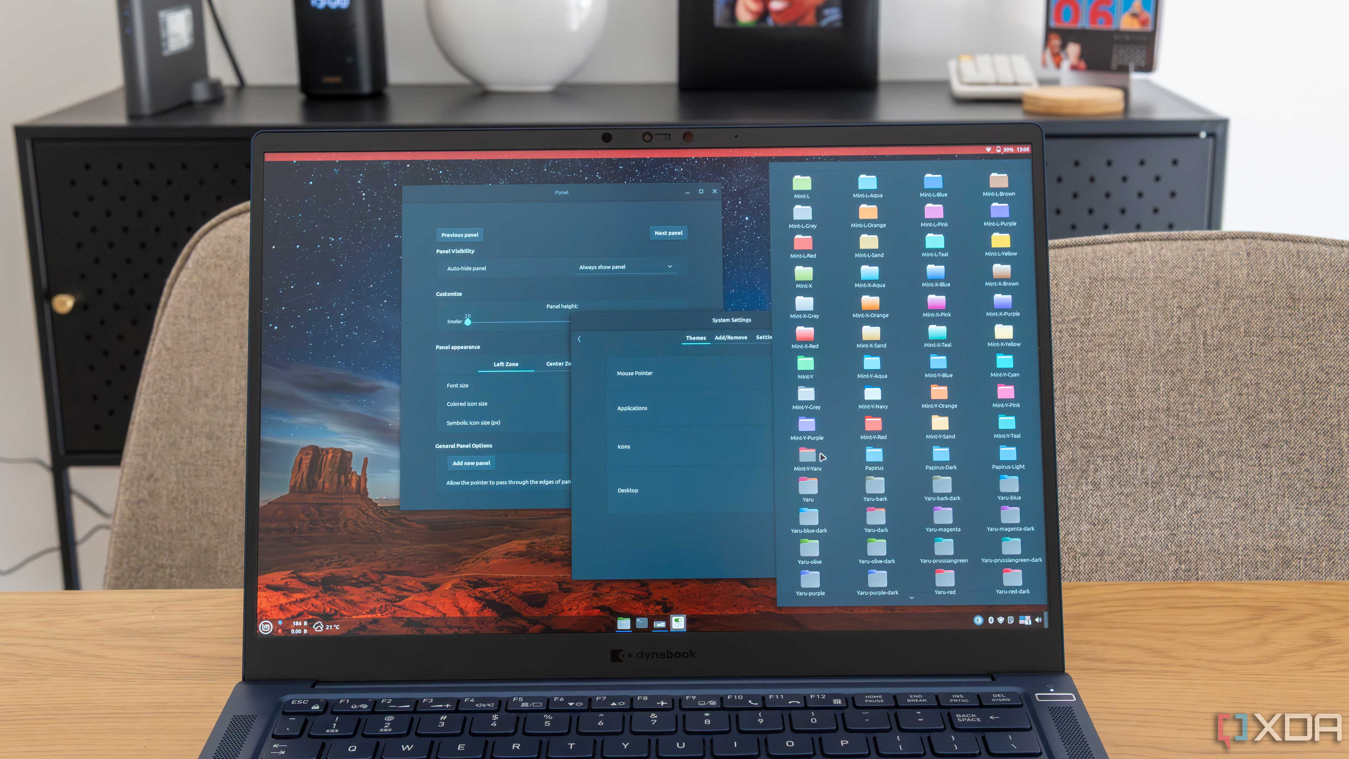 A laptop running Linux Mint and showing theming options