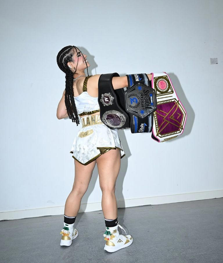 Alana Flores es tricampeona de la Velada del Año V (IG: alanafloresf)