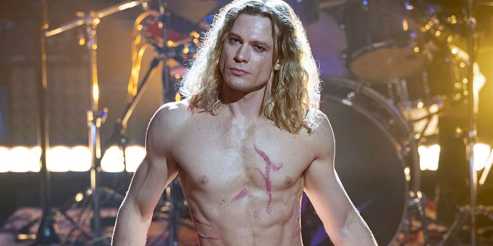 Sam Reid's The Vampire Lestat Rockstar Transformation Revealed In AMC's(02)