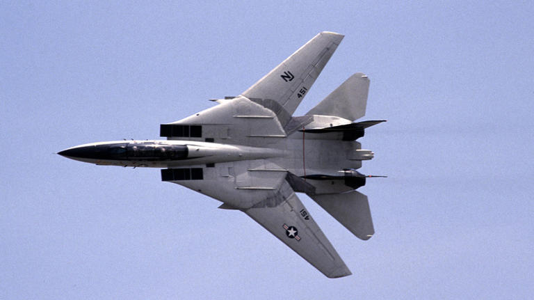 What Does The Inside Of An F-14 Tomcat Fighter Jet Look Like?