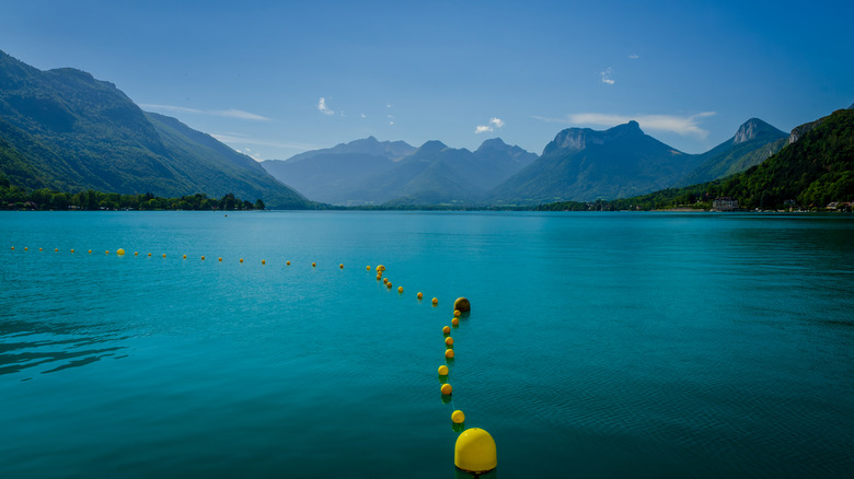 one-of-france-s-most-beautiful-lakes-offers-fairytale-castles-alpine
