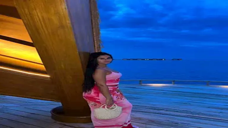 منة عرفة تستمتع باجازة الصيف في المالديف (3)