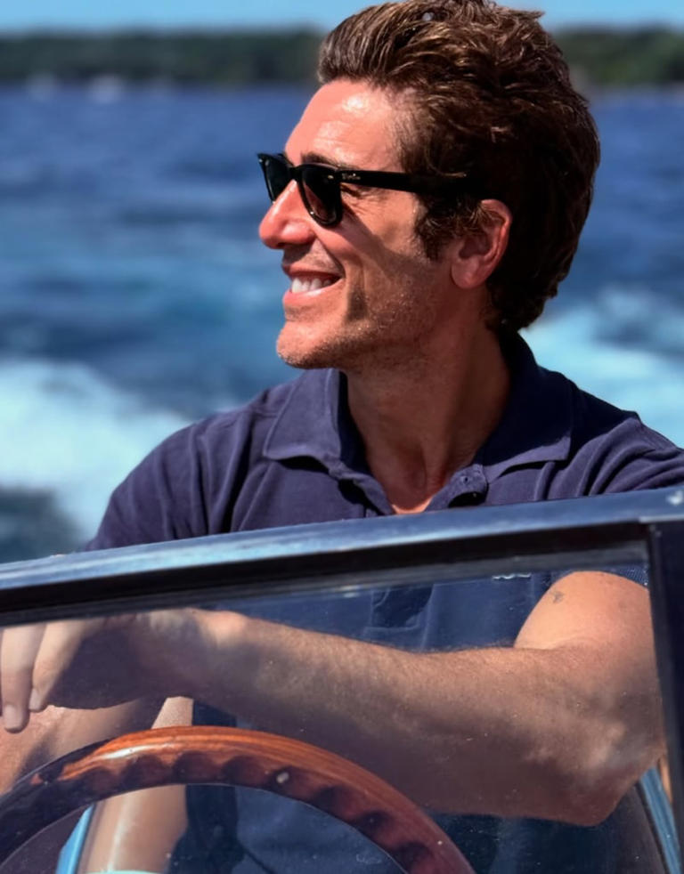 Kelly Ripa steals focus with comment on David Muir's sun-soaked