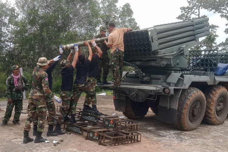 Kamboja Balas Serangan Udara Thailand dengan Roket BM-21