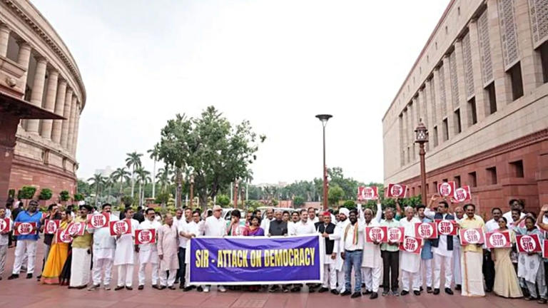 Bihar SIR: SC does not stay EC drive, asks it to ‘proceed with’ Aadhaar, voter card