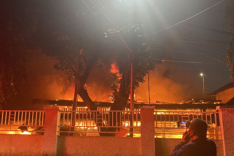 Kaleidoskop 2025: Pedagang Terlupakan di Tengah Krisis Ekonomi