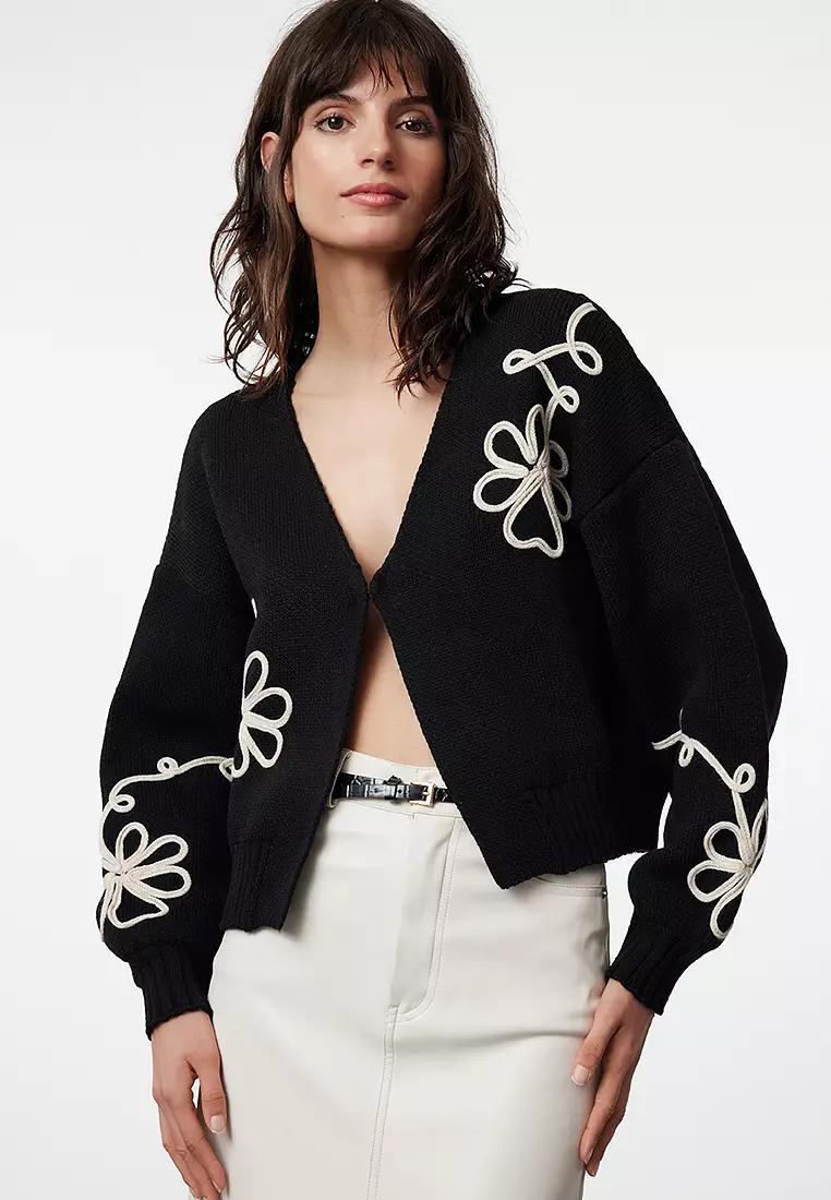 Layer It Right: 4 Must-Have Cardigans for Every Mood fr…