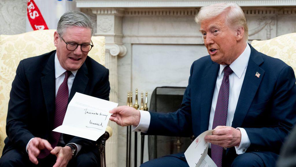 Starmer presented an invitation from the King to Trump for second UK state visit during a meeting in the Oval Office in February