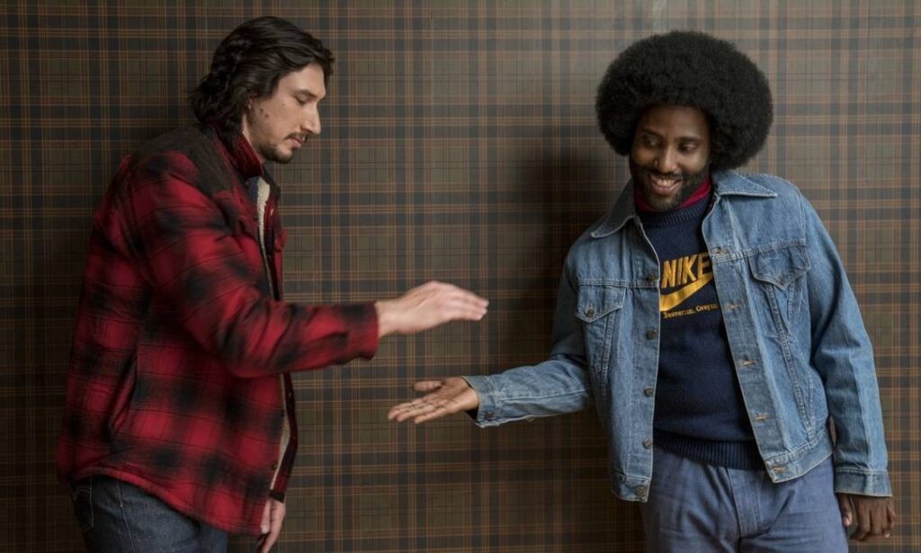 Flip (esqueda) arrisca sua vida pelo amigo Ron Stallworth (direita) em “Infiltrado na Klan”
