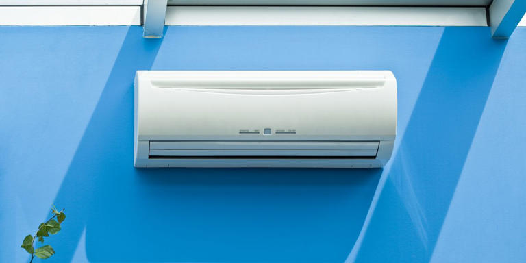 What Temperature to Set Air Conditioner While on Vacation: Save Energy Smartly