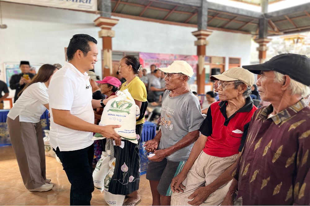 Pemkab Jembrana Salurkan 282 36 Ton Bantuan Pangan Beras CPP Pemkab Jembrana Salurkan 282 36 Ton Bantuan Pangan Beras CPP