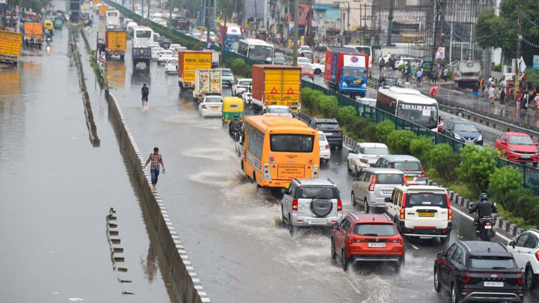Rain lashes Delhi amid IMD's red alert, causes traffic snarls