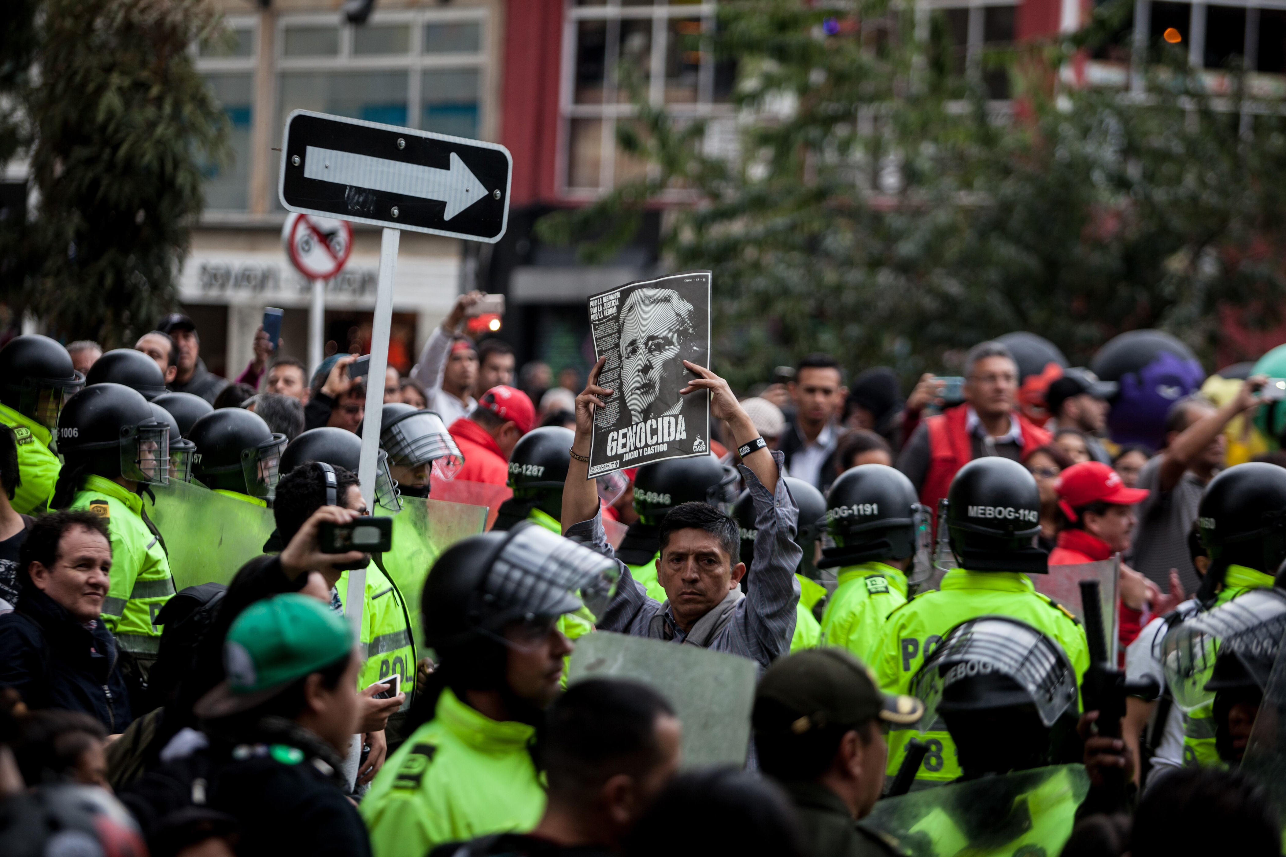 Protesta contra Álvaro Uribe, en Bogotá, el 8 de octubre de 2019.