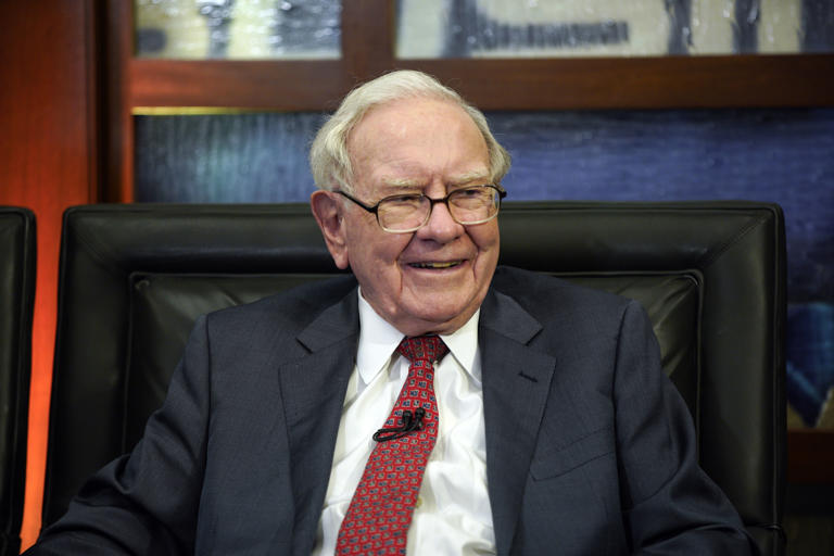 Warren Buffett makes major sale Warren Buffett makes major sale