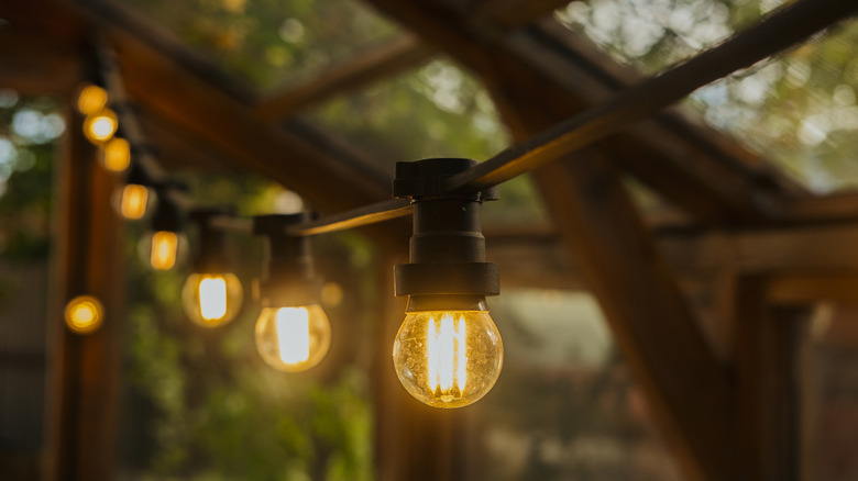 How to Attach String Lights to Siding: Easy & Damage-Free Tips