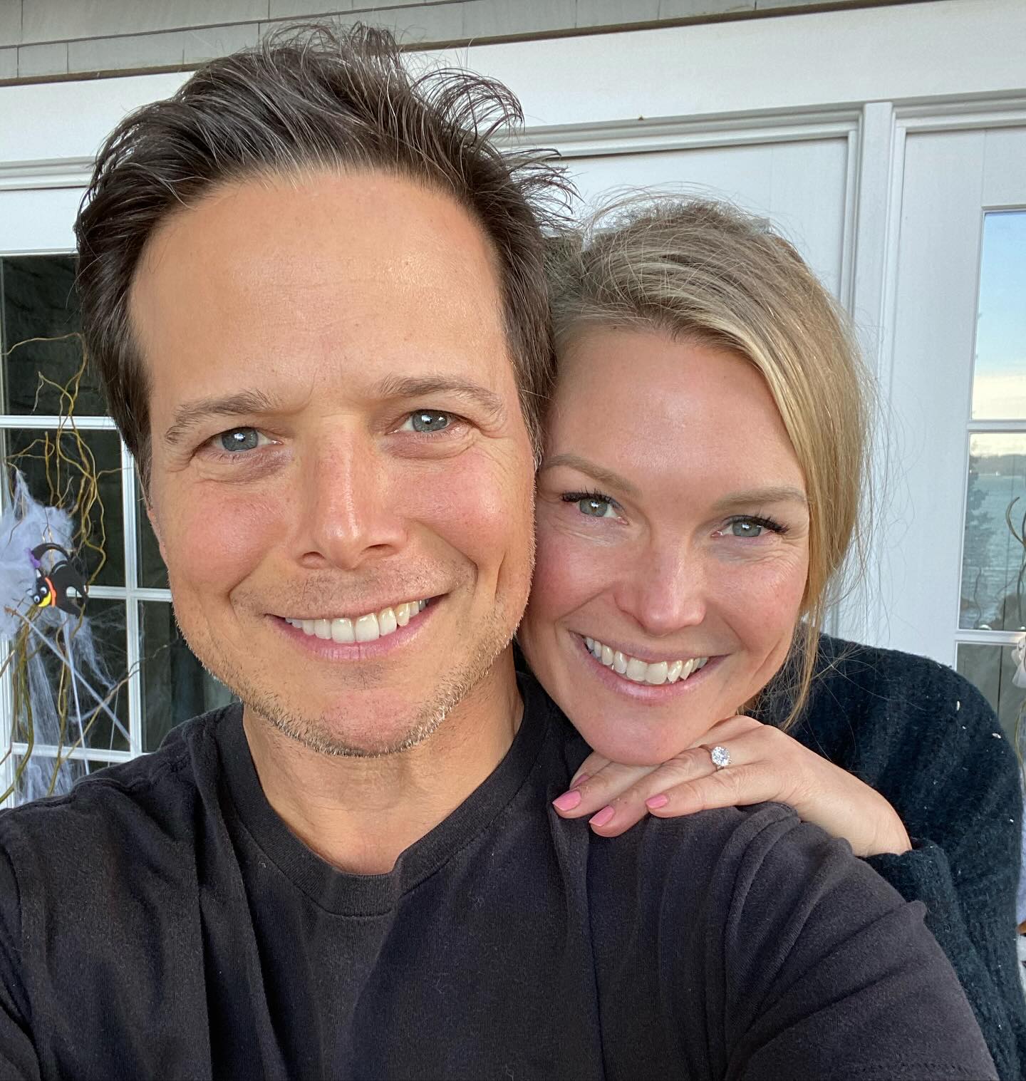 Scott Wolf’s estranged wife, Kelley, claims she has only 6 to her name(01)