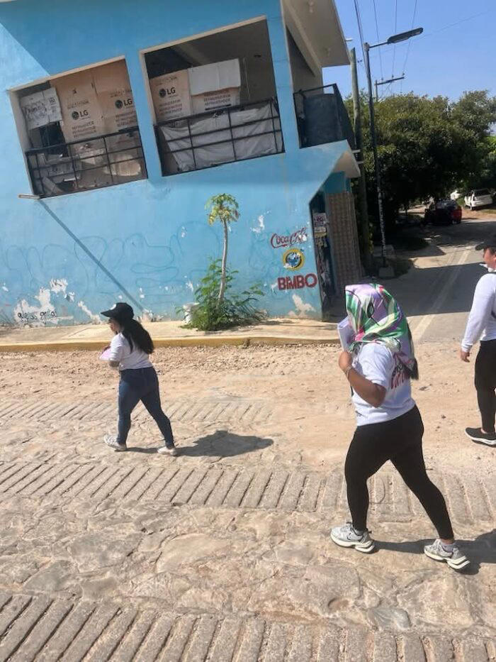 Buscadoras traducen fichas de búsqueda a lenguas indígenas en Chiapas