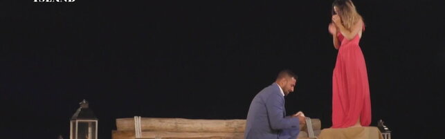 Cuscino porta fedi personalizzato con I nomi degli sposi e la data del matrimonio - Italia