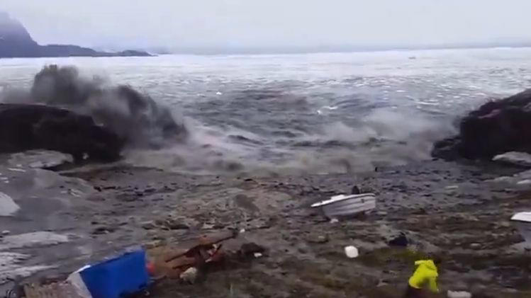 Pacific tsunami warning centre is located at