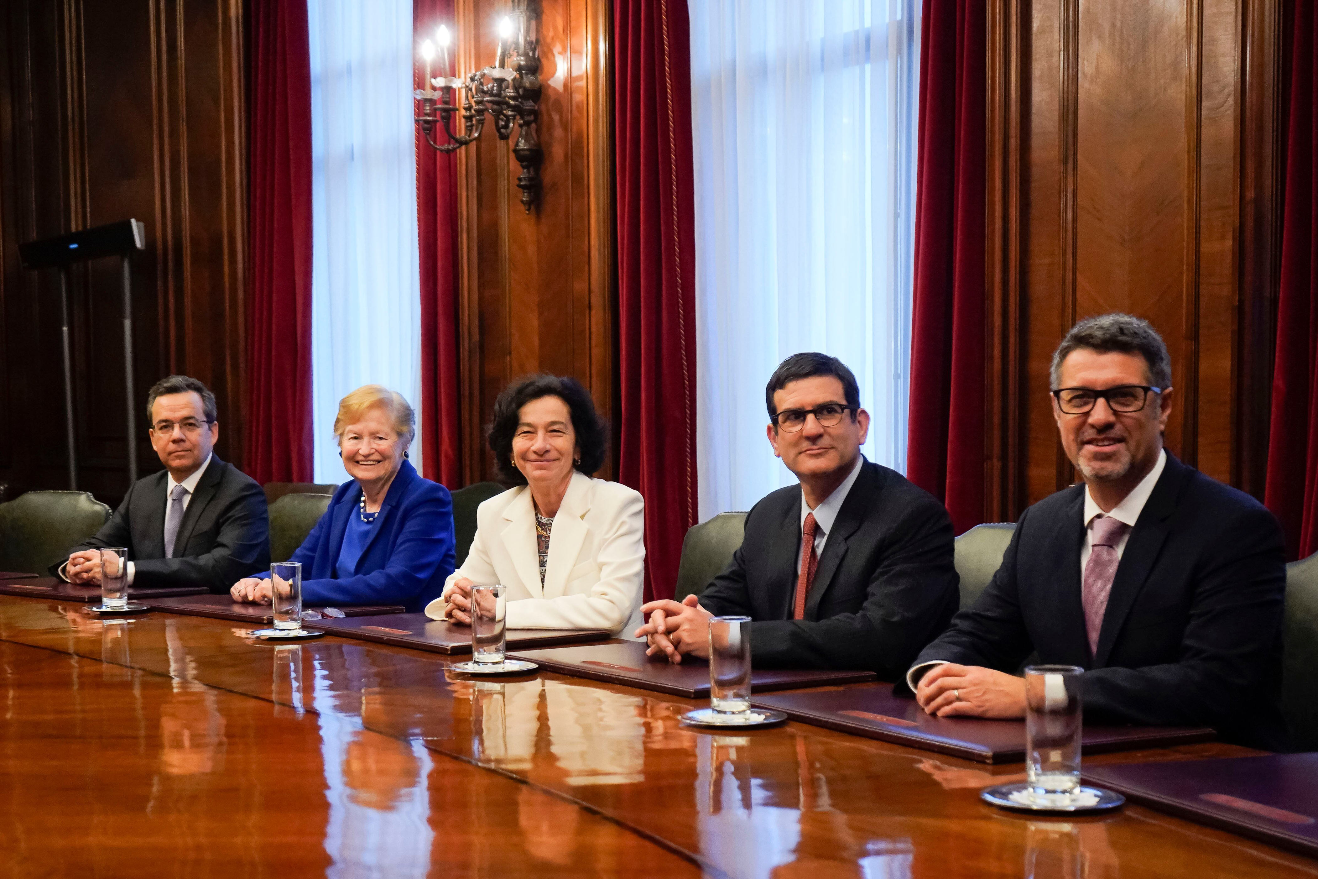 Banco Central baja la tasa de interés a 4,5% y adelanta llegada de ...