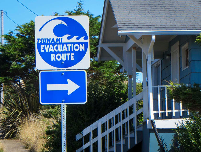 Tsunami oregon warning today