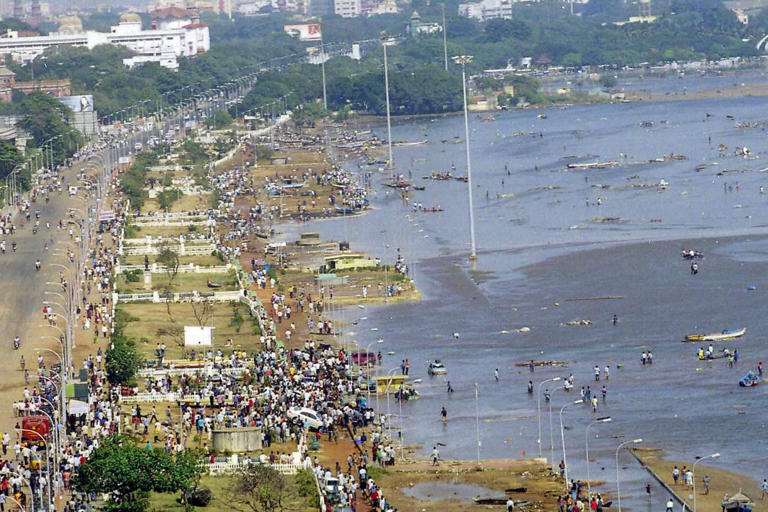 Thailand tsunami wave video