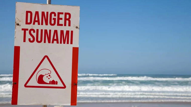 Tsunami warning what time