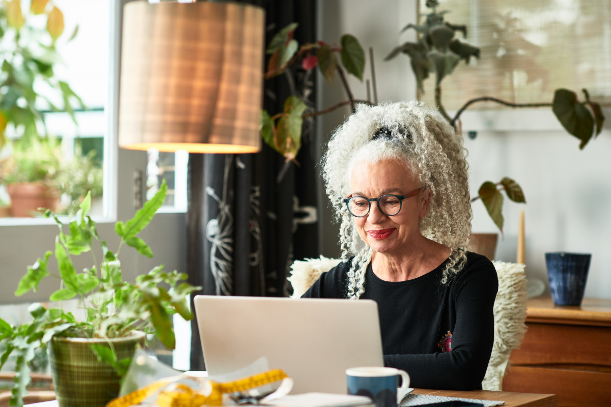 Top 8 Side Hustles for Women Over 60, as Advised by Career Coaches