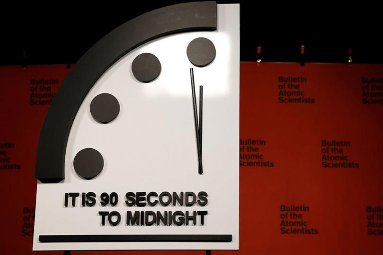 WW3 warning as 'doomsday clock for nuclear war is moving in the wrong ...