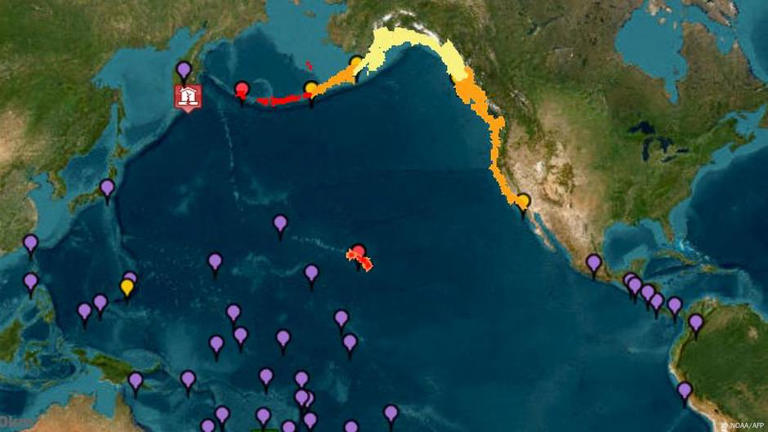 Administração Nacional Oceânica e Atmosférica dos EUA mostra alertas de tsunami (vermelho), indícios (laranja), observações (amarelo) e ameaças (roxo)